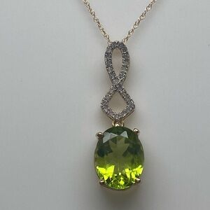 10K Yellow Gold Oval Shape Natural Peridot and Diamond Pendant with Chain NEW